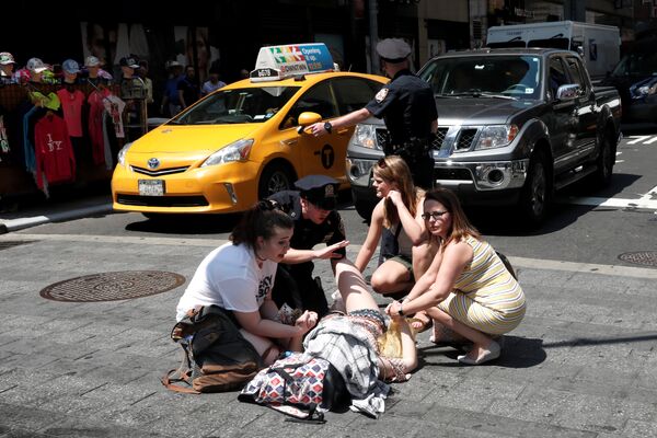 Место наезда автомобиля на людей на Таймс-Сквер в Нью-Йорке