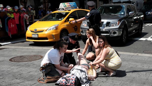 Место наезда автомобиля на людей на Таймс-Сквер в Нью-Йорке