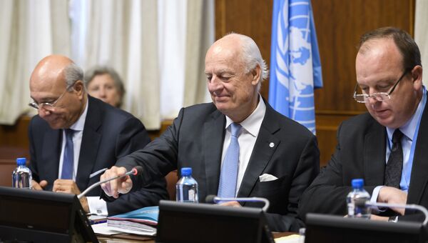 Cпецпосланник ООН по Сирии Стаффан де Мистура во время переговоров с представителями сирийских делегаций в Женеве