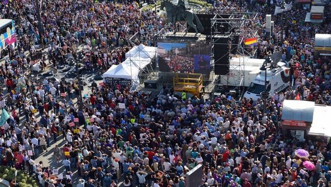 Митинг, организованный партией Podemos, в поддержку отставки премьера Мариано Рахоя, 20 мая 2017