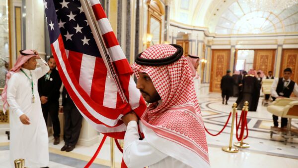 Визит Дональда Трампа в Саудовскую Аравия для участия в саммите арабских и мусульманских лидеров. 21 мая 2017