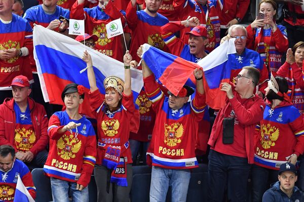 Российские болельщики перед началом встречи со сборной Финляндии