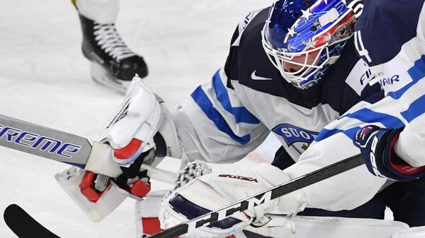 Вратарь сборной Финляндии Йоонас Корписало в матче за третье место чемпионата мира по хоккею 2017 между сборными командами России и Финляндии