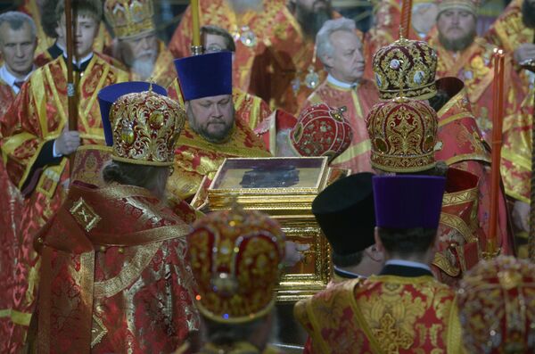 Ковчег с мощами святителя Николая Чудотворца, доставленный спецбортом из итальянского города Бари, в храме Христа Спасителя. Ковчег с мощами святителя Николая Чудотворца, доставленный спецбортом из итальянского города Бари, в храме Христа Спасителя.
