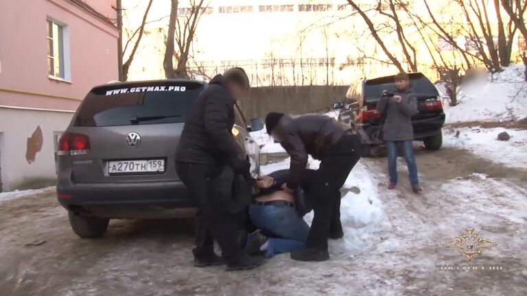 Задержание группы хакеров, заразивших вирусом более миллиона смартфонов Задержание группы хакеров, заразивших вирусом более миллиона смартфонов