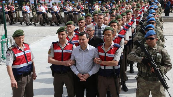 Участники попытки госпереворота в Турции перед началом судебного процесса в Анкаре. 22 мая 2017