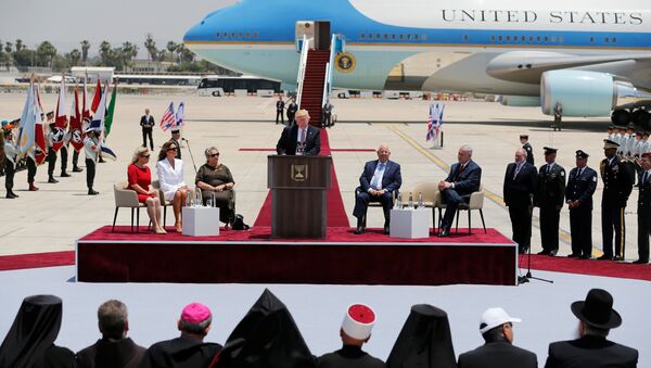 Президент США Дональд Трамп в международном аэропорту Бен-Гурион близ Тель-Авива, Израиль. 22 мая 2017