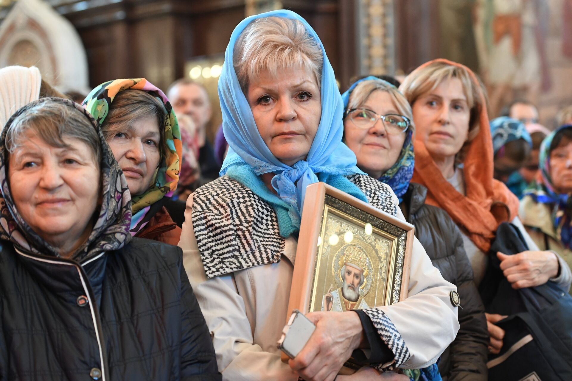 Поклонение верующих мощам святителя Николая Чудотворца в Храме Христа Спасителя - РИА Новости, 1920, 20.05.2025