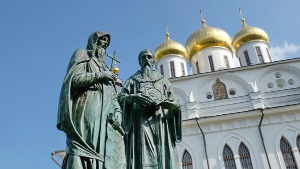 Памятник Кириллу и Мефодию в Дмитрове. Архивное фото