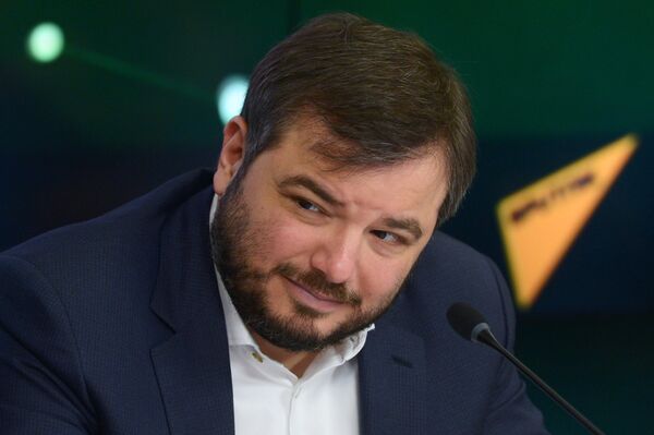 Генеральный продюсер телеканала НТВ Тимур Вайнштейн на пресс-конференции в ММПЦ МИА Россия сегодня Генеральный продюсер телеканала НТВ Тимур Вайнштейн на пресс-конференции в ММПЦ МИА Россия сегодня