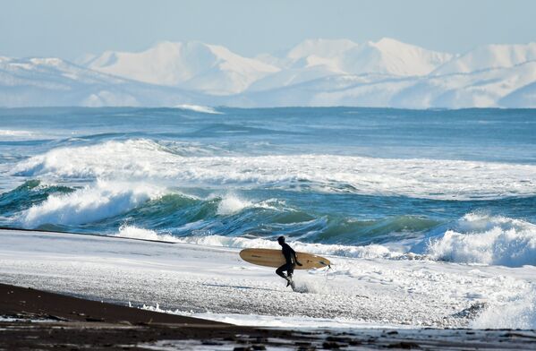 Зимний серфинг на Тихоокеанском побережье России. Работа фотографа Юрия Смитюк из России