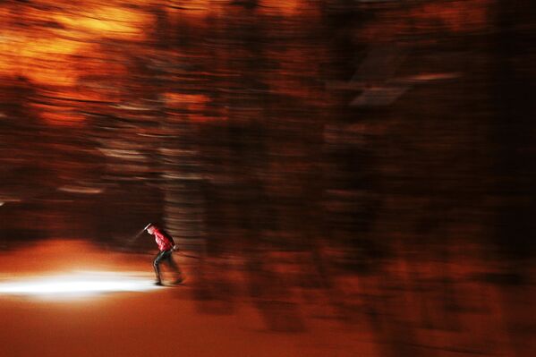 Ночной лыжник. Работа фотографа Марии Плотниковой из России