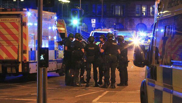 Полиция возле Манчестер-Арены, где прогремели взрывы. Архивное фото