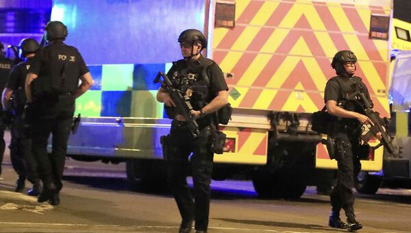 Полиция возле Манчестер-Арены, где прогремели взрывы