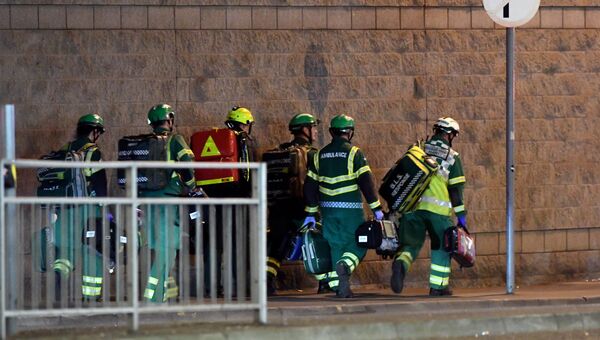 Медики и спасатели возле Манчестер-Арены, где прогремели взрывы. Архивное фото