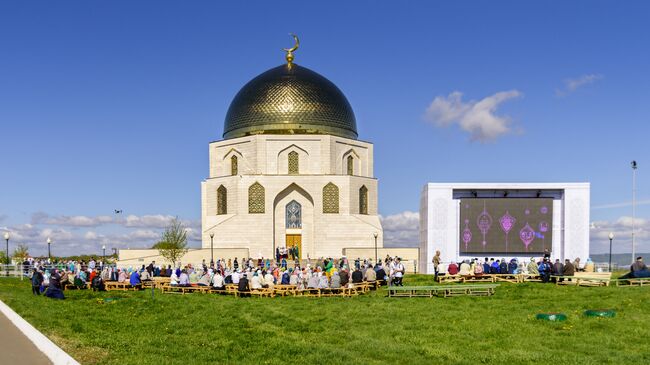 Торжества по случаю 1128-й годовщины принятия ислама Волжской Булгарией в древнем городе Болгар (Татарстан) - праздник Изге Болгар җыены