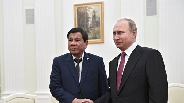 Президент Филиппин Родриго Дутерте и президент РФ Владимир Путин во время встречи. 23 мая 2017