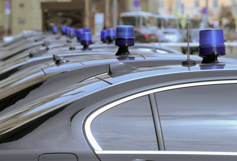 Автомобили членов правительства РФ у здания Государственной Думы РФ Автомобили членов правительства РФ у здания Государственной Думы РФ