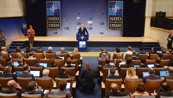 Генсек НАТО Йенс Столтенберг во время пресс-конференции в преддверии саммита НАТО