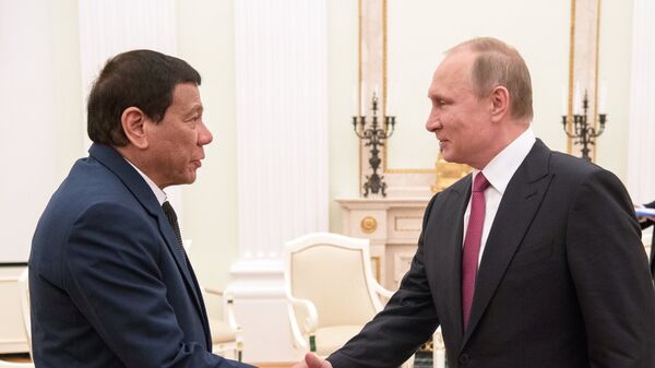 Президент РФ Владимир Путин и президент Филиппин Родриго Дутерте во время встречи