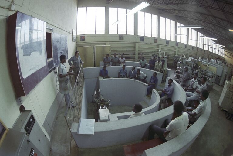 Индустриальная школа, построенная при содействии СССР. Народная Республика Мозамбик. Индустриальная школа, построенная при содействии СССР. Народная Республика Мозамбик.