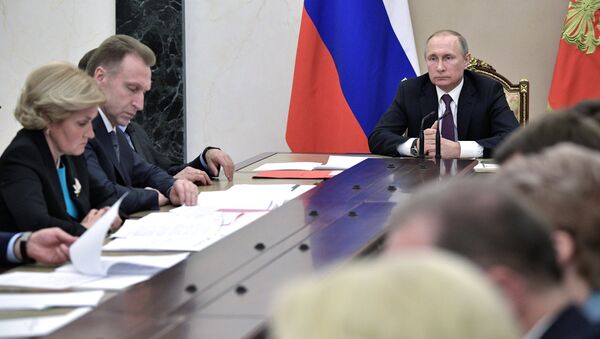 Президент РФ Владимир Путин проводит совещание с членами правительства. Архивное фото