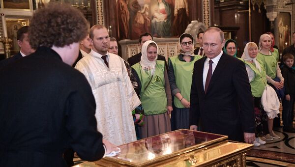 Президент России Владимир Путин посетил храм Христа Спасителя