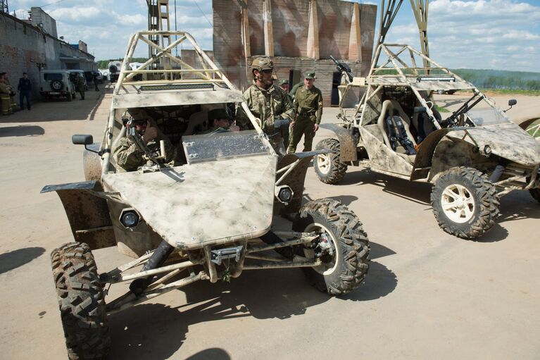 Армейские багги Чаборз М-3 на показательных выступлениях спецподразделений правоохранительных органов РФ на открытии выставки День передовых технологий правоохранительных органов РФ в Московской области