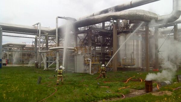 Пожар на нефтебазе в Киришах в Ленинградской области