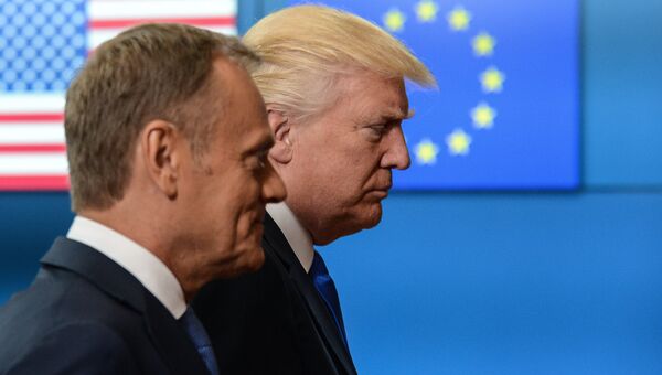 Президент США Дональд Трамп и председатель Европейского совета Дональд Туск перед началом встречи в Брюсселе. 25 мая 2017