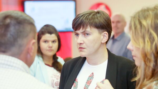 Надежда Савченко перед началом пресс-конференции, посвященной созданию политической партии Общественно-политическая платформа Надежды Савченко. 25 мая 2017