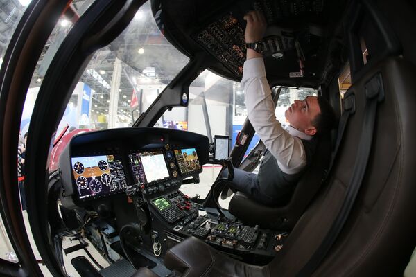 Кабина лёгкого многоцелевого вертолёта Ансат на X международной выставке вертолетной индустрии HeliRussia в Международном выставочном центре Крокус Экспо в Москве