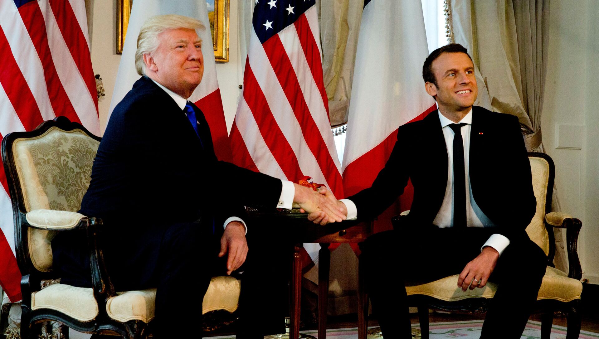 Президент США Дональд Трамп и президент Франции Эммануэль Макрон в Брюсселе, Бельгия. 25 мая 2017 - РИА Новости, 1920, 01.07.2017