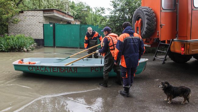 Дом в селе Левокумка, подтопленном в результате сильного поднятия воды в реке Кума