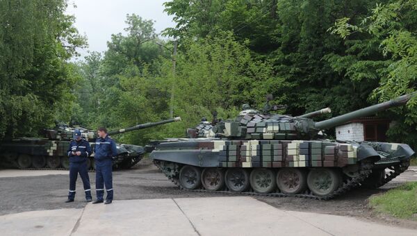 Танки Т-72 на презентации военной техники, приуроченной ко Дню Европы на Украине
