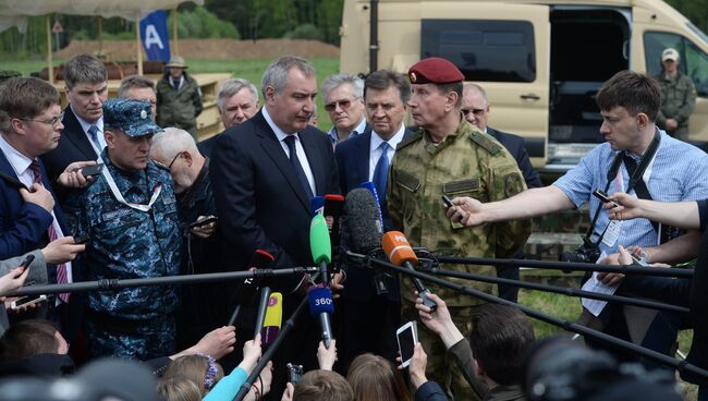 Вице-премьер РФ Дмитрий Рогозин посетил выставку День передовых технологий правоохранительных органов РФ