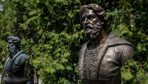 Монумент Александра Невского на открытии Аллеи Правителей в Москве