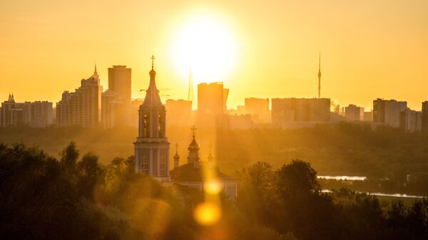 Солнечная погода в Москве. Архивное фото