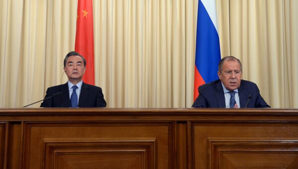 Министр иностранных дел РФ Сергей Лавров и министр иностранных дел Китая Ван И во время совместной пресс-конференции по итогам встречи в Москве. 26 мая 2017