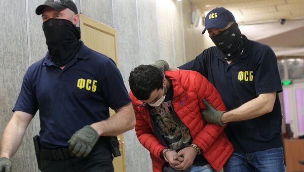 Обвиняемый в подготовке терактов в Москве Давудов в Мещанском суде. 26 мая 2017