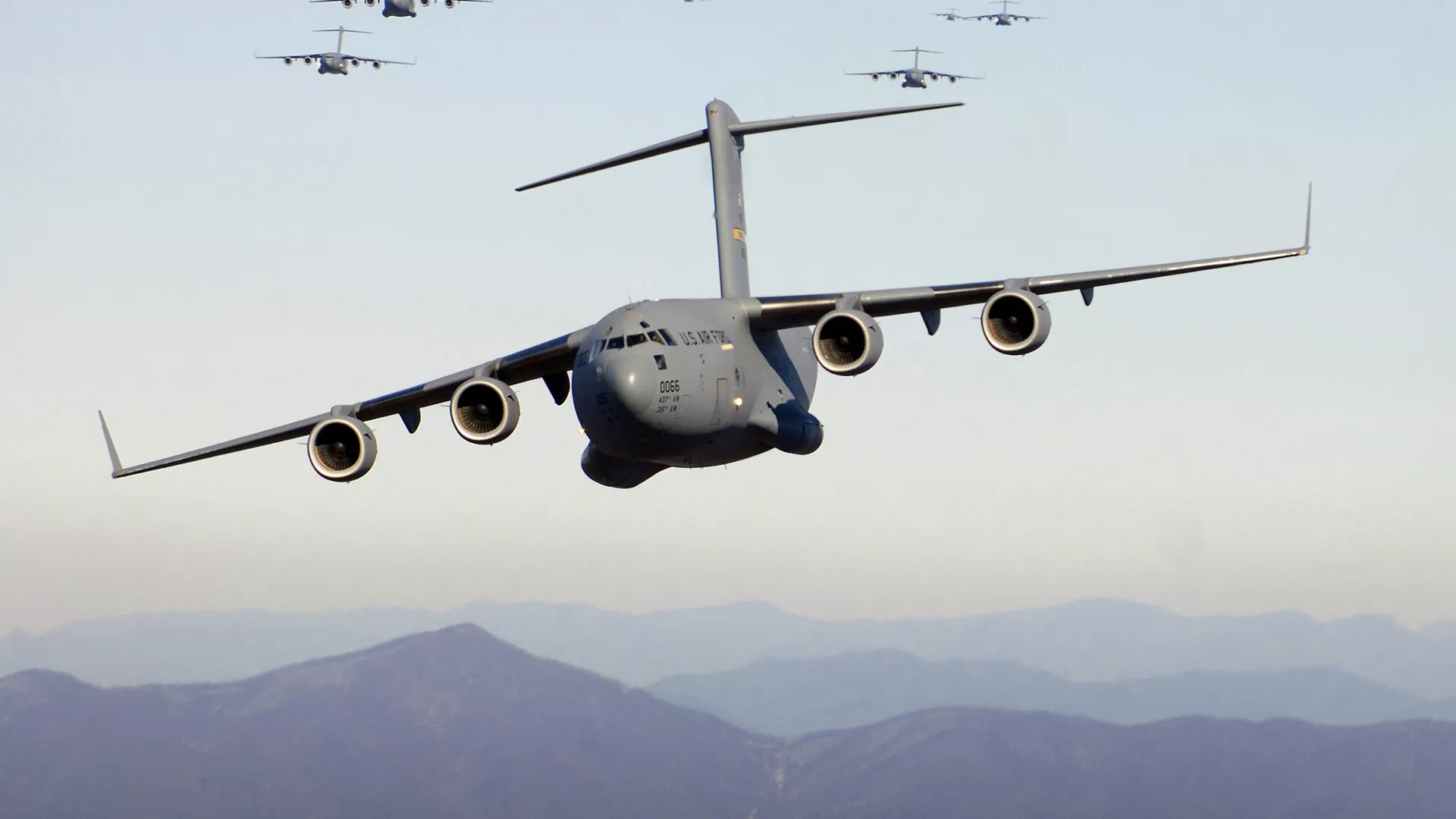 Американские военно-транспортные самолеты C-17A Globemaster III Американские военно-транспортные самолеты C-17A Globemaster III - РИА Новости, 1920, 28.09.2021