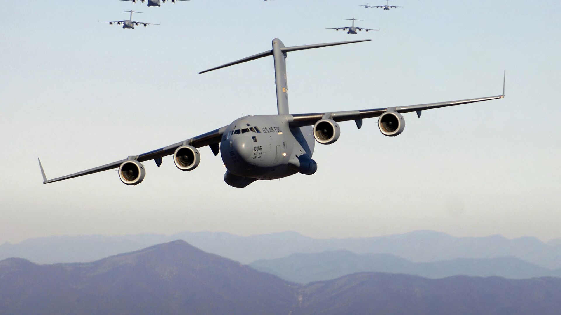 Американские военно-транспортные самолеты C-17A Globemaster III - РИА Новости, 1920, 22.05.2022