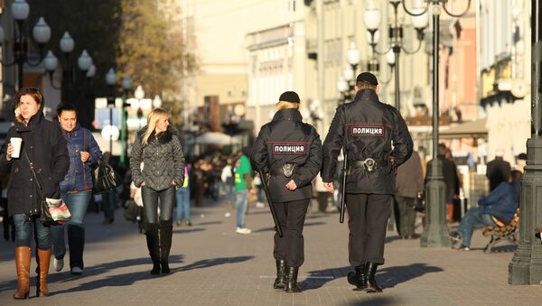 Сотрудники полиции на улице Арбат в Москве. Архивное фото