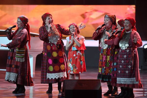 Бурановские бабушки и финалистка детского вокального конкурса Ты супер!