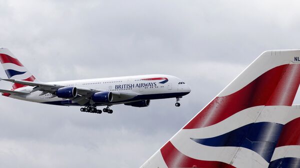 Самолет авиакомпании British Airways совершает посадку в аэропорту Хитроу. Архивное фото