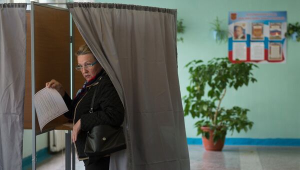 Жители Омска на избирательном участке. Архивное фото
