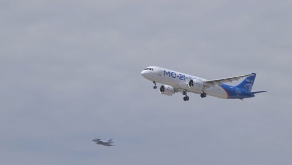 Первый пробный полет нового российского лайнера МС-21 в Иркутске