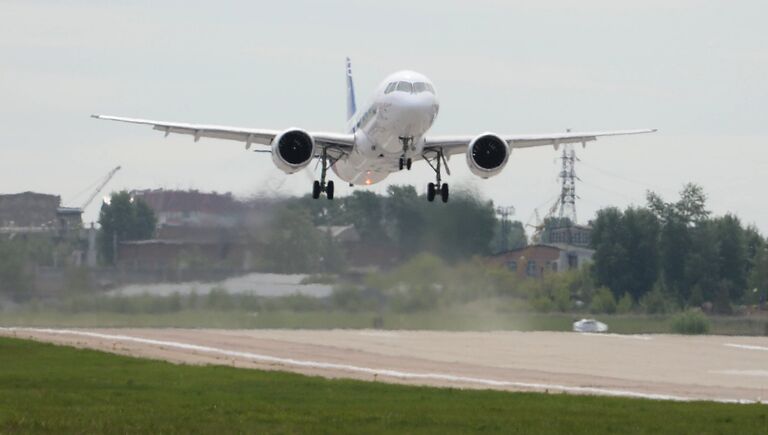 Первый полет нового российского пассажирского самолета МС-21