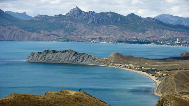 Мыс Хамелеон и поселок Коктебель в Крыму. Архивное фото