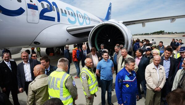 Новый российский пассажирский самолет МС-21 успешно совершил свой первый полет